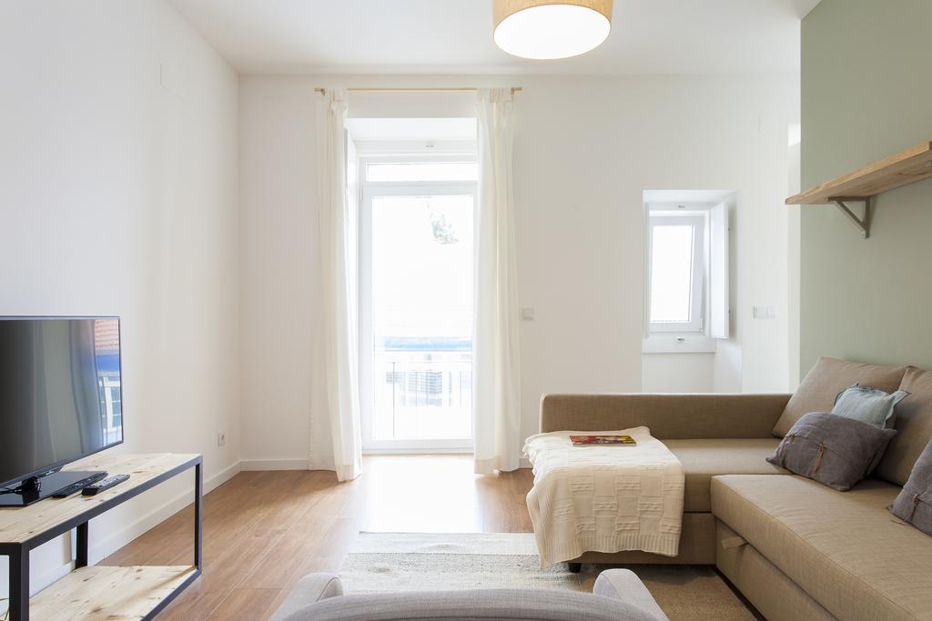 Altido Cosy 2br Apt With Terrace In Penha De Franca, 5mins From The Viewpoint Of Monte Agudo Lissabon